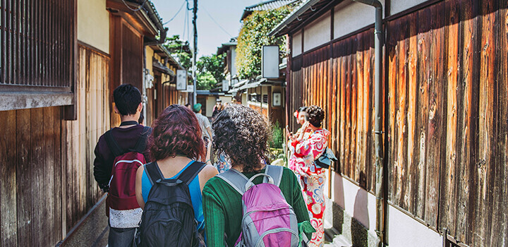  着地型観光とは？人気の背景から課題や対応策まで徹底解説！|凸版印刷