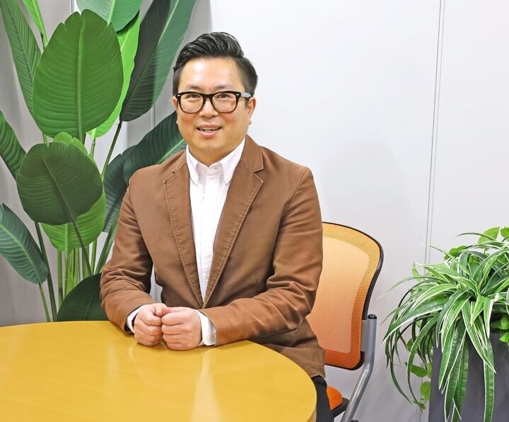 世界がコミュニケーションで困らないユニバーサルな社会へ「VoiceBiz® UCDisplay®」｜TOPPAN