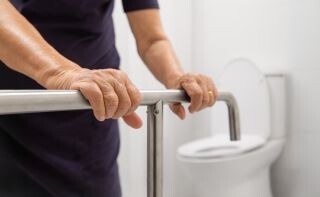 介護の自立支援とは？高齢者の意欲を引き出す考え方や基本ケアを解説