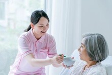 介護の生産性向上とは？厚生労働省のガイドラインの要点や取り組み方を解説