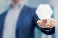 透明ディスプレイ活用アイデア4選！活用用途は意外と幅広い｜TOPPAN NEWNORMAL