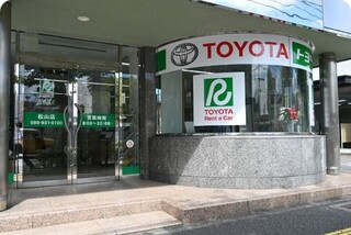 透明翻訳ディスプレイ「VoiceBiz® UCDisplay®」導入事例｜トヨタレンタリース西四国様