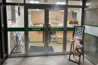 透明翻訳ディスプレイ「VoiceBiz® UCDisplay®」導入事例｜トヨタレンタリース新札幌様