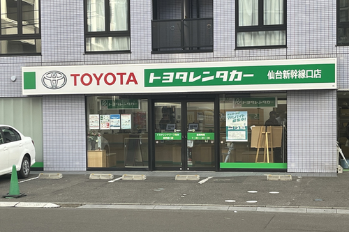 透明ディスプレイを活用した 窓口向け翻訳システム「VoiceBiz® UCDisplay®」|TOPPAN