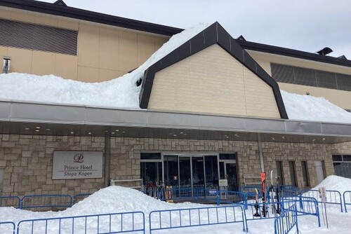 透明ディスプレイを活用した 窓口向け翻訳システム「VoiceBiz® UCDisplay®」｜TOPPAN