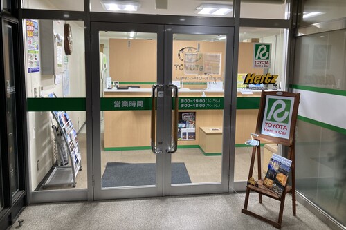 透明ディスプレイを活用した 窓口向け翻訳システム「VoiceBiz® UCDisplay®」｜TOPPAN