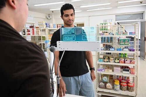 「空間設置」 翻訳ディスプレイ『UCDisplay® Air』｜TOPPAN