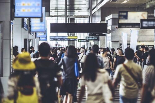 「空間設置」翻訳ディスプレイ『UCDisplay® Air』｜TOPPAN