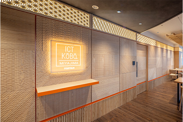 【板張り風の木目壁】材料の種類やメリット・デメリット、関連法規、おしゃれな事例を解説