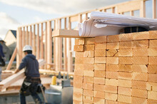 様々な木材のデメリットとその解決策｜木目を生かしたデザインにおすすめの内外装材についても